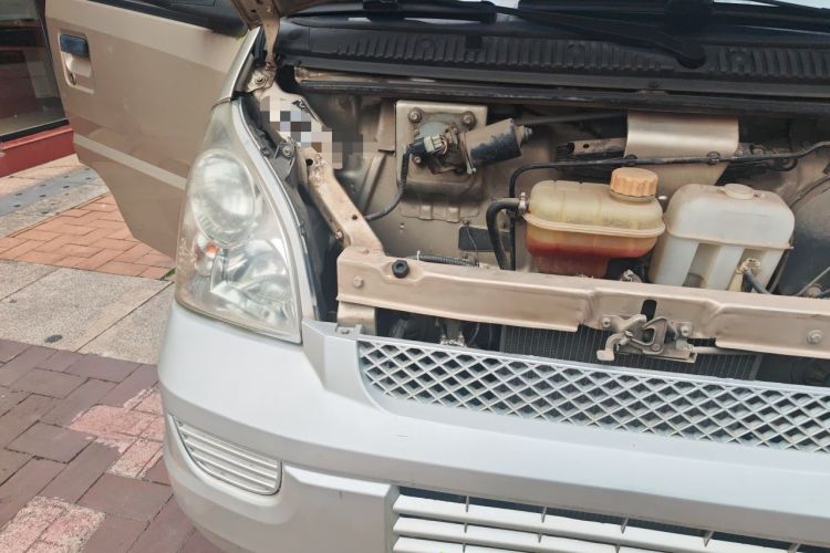 Used Wuling Rongguang 2017 1.5L Extended Basic Version Engine Bay Right