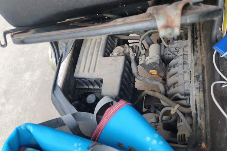 Used Wuling Rongguang 2017 1.5L Extended Basic Version Engine Bay Right