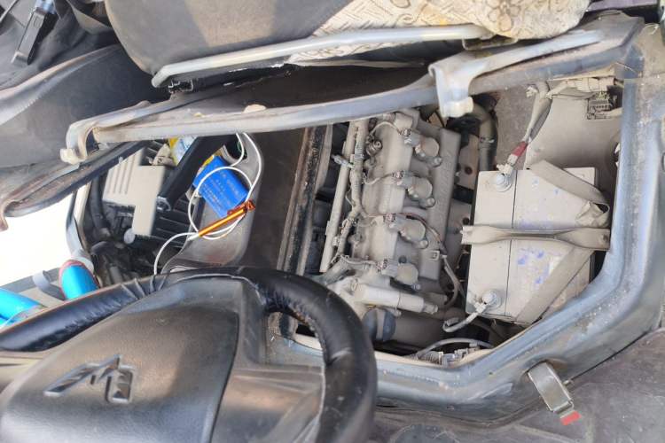 Used Wuling Rongguang 2017 1.5L Extended Basic Version Engine Bay