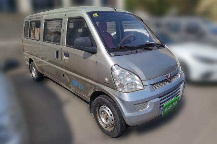 Used Wuling Rongguang 2017 1.5L Extended Basic Version Front Right 45 Deg