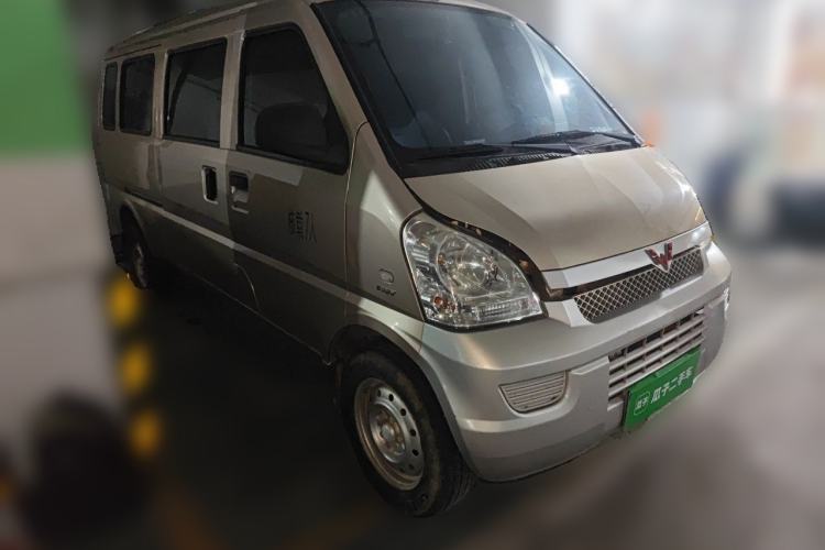 Used Wuling Rongguang 2017 1.5L Extended Basic Version Front Right 45 Deg