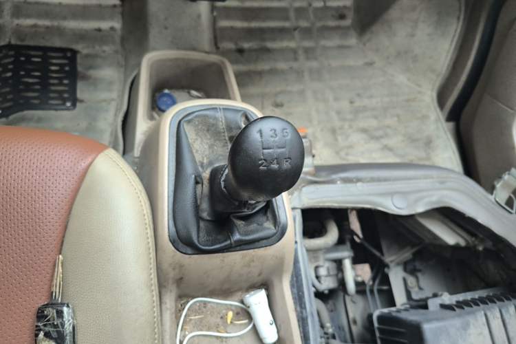 Used Wuling Rongguang 2017 1.5L Extended Basic Version Gear Lever