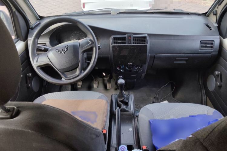Used Wuling Rongguang 2017 1.5L Extended Basic Version Interior 2