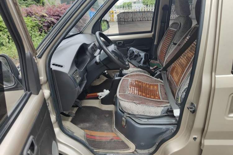 Used Wuling Rongguang 2017 1.5L Extended Basic Version Left Front Seat