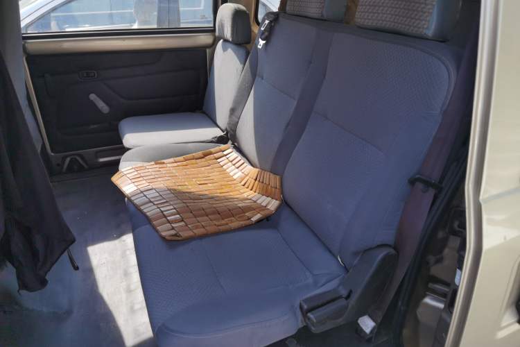 Used Wuling Rongguang 2017 1.5L Extended Basic Version Left Rear Seat