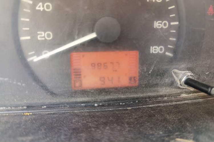Used Wuling Rongguang 2017 1.5L Extended Basic Version Odometer Close Up