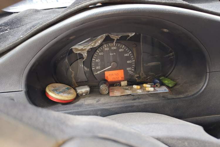 Used Wuling Rongguang 2017 1.5L Extended Basic Version Odometer Close Up