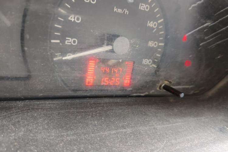 Used Wuling Rongguang 2017 1.5L Extended Basic Version Odometer Close Up