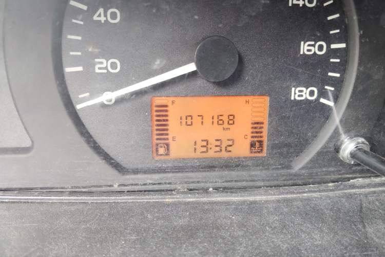 Used Wuling Rongguang 2017 1.5L Extended Basic Version Odometer Close Up