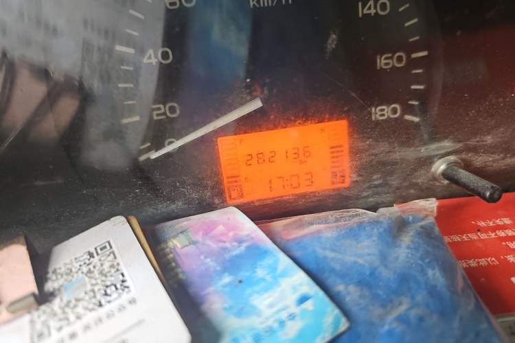 Used Wuling Rongguang 2017 1.5L Extended Basic Version Odometer Close Up