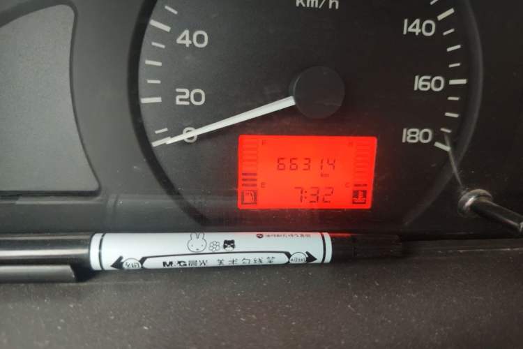 Used Wuling Rongguang 2017 1.5L Extended Basic Version Odometer Close Up