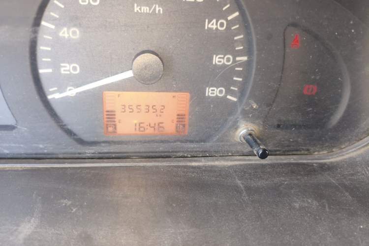 Used Wuling Rongguang 2017 1.5L Extended Basic Version Odometer Close Up