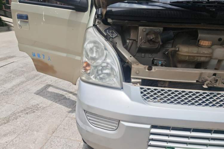 Used Wuling Rongguang 2017 1.5L Extended Basic Version Right Front Headlight