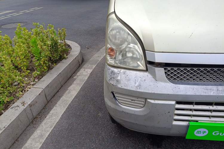 Used Wuling Rongguang 2017 1.5L Extended Basic Version Right Front Headlight