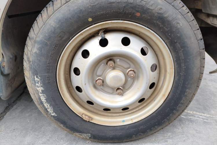 Used Wuling Rongguang 2017 1.5L Extended Basic Version Right Front Wheel Hub
