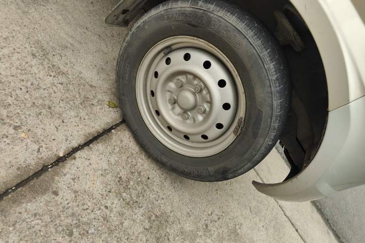 Used Wuling Rongguang 2017 1.5L Extended Basic Version Right Front Wheel Hub