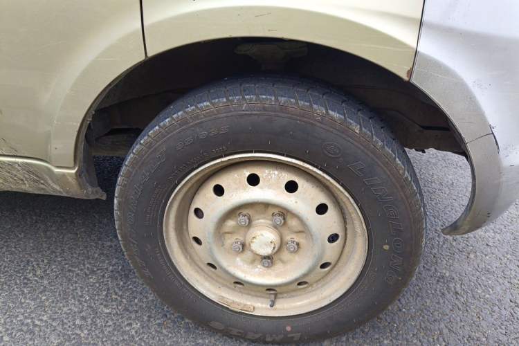 Used Wuling Rongguang 2017 1.5L Extended Basic Version Right Front Wheel Hub