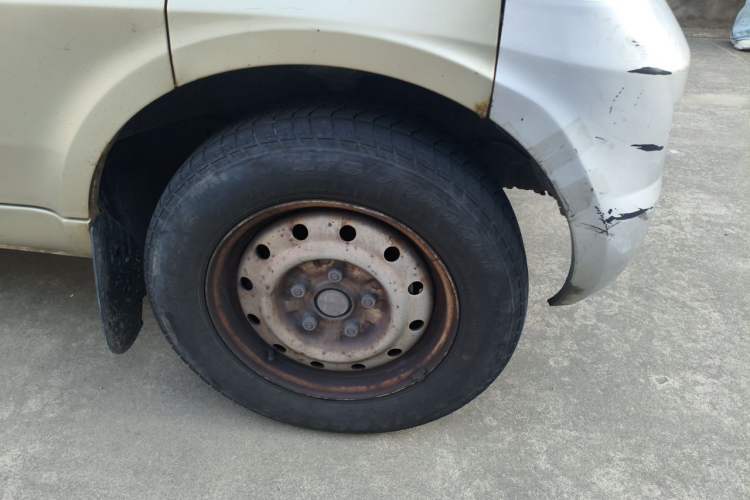 Used Wuling Rongguang 2017 1.5L Extended Basic Version Right Front Wheel Hub