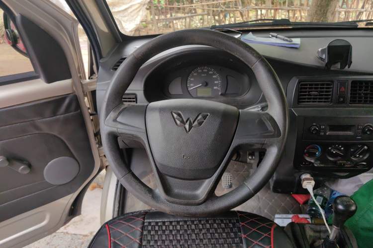 Used Wuling Rongguang 2017 1.5L Extended Basic Version Steering Wheel
