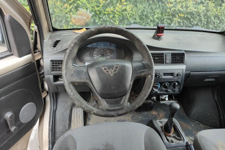 Used Wuling Rongguang 2017 1.5L Extended Basic Version Steering Wheel