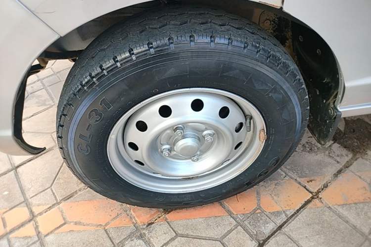 Used Wuling Rongguang  Left Front Wheel Hub