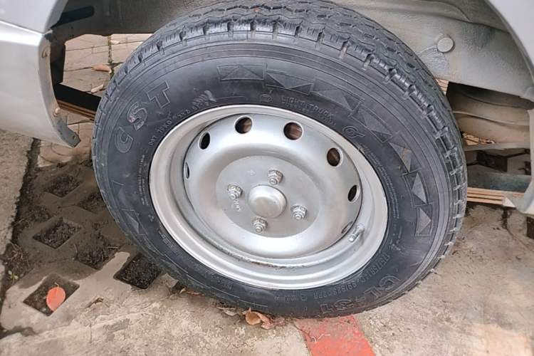 Used Wuling Rongguang  Right Rear Wheel Hub