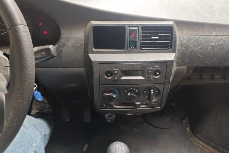 Used Wuling Rongguang 2019 1.5L Extended Basic Version Audio And AC Panel