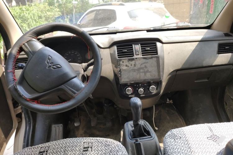 Used Wuling Rongguang 2019 1.2L S Base Model Center Console