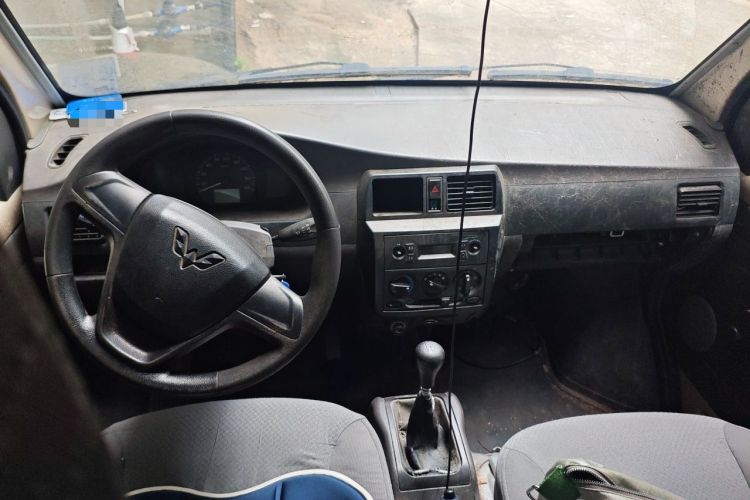 Used Wuling Rongguang 2019 1.5L Extended Basic Version Center Console