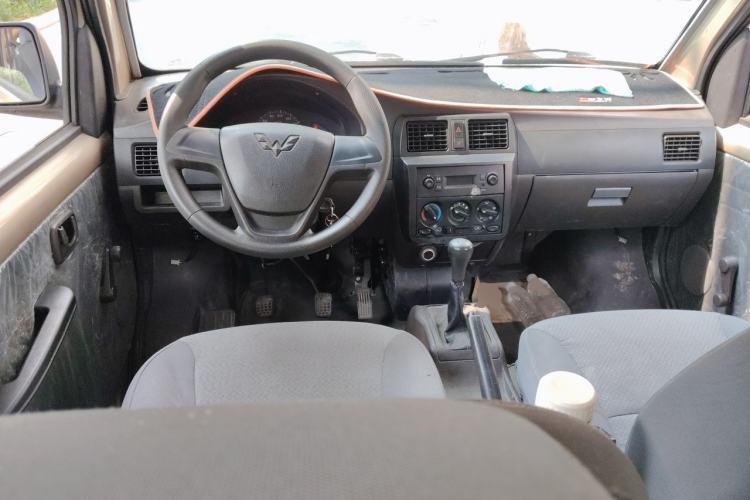 Used Wuling Rongguang 2019 1.5L Extended Basic Version Center Console
