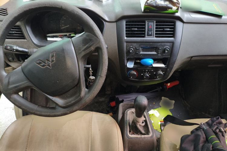 Used Wuling Rongguang 2019 1.2L S Van Standard Model with 5 Seats Center Console