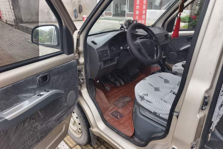 Used Wuling Rongguang 2019 1.5L Extended-Body Van Base Model with 5 Seats Driver Seat