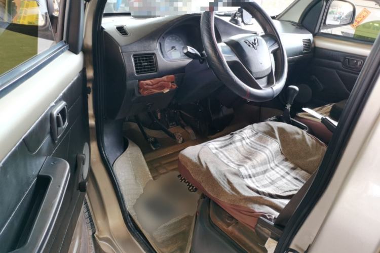 Used Wuling Rongguang 2019 1.5L Extended-Body Van Base Model with 5 Seats Driver Seat