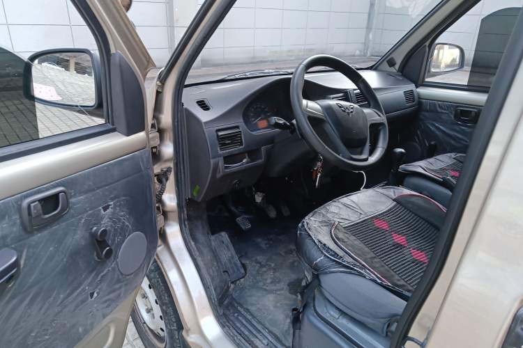Used Wuling Rongguang 2019 1.5L Extended-Body Van Base Model with 2 Seats Driver Seat