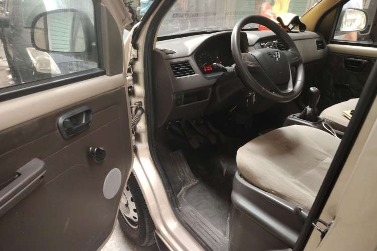 Used Wuling Rongguang 2019 1.2L S Van Standard Model with 5 Seats Driver Seat
