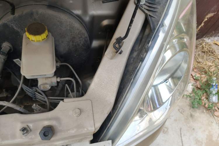 Used Wuling Rongguang 2019 1.2L S Base Model Engine Bay Left