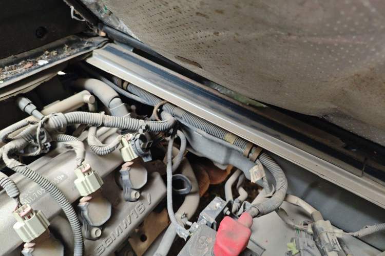Used Wuling Rongguang 2019 1.5L Extended Basic Version Engine Bay Left