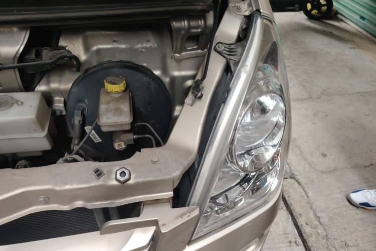 Used Wuling Rongguang 2019 1.2L S Van Standard Model with 5 Seats Engine Bay Left