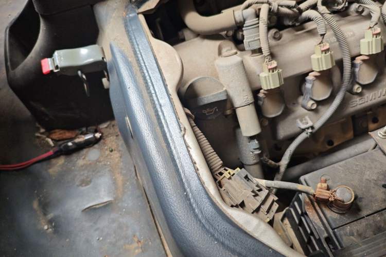 Used Wuling Rongguang 2019 1.5L Extended Basic Version Engine Bay Right