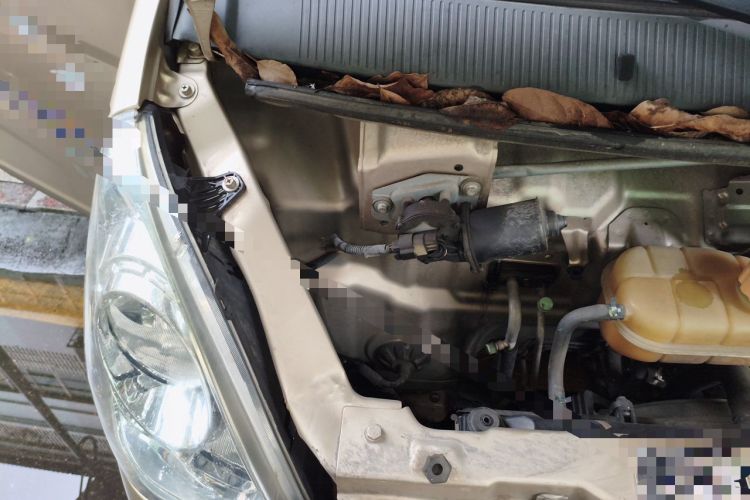 Used Wuling Rongguang 2019 1.2L S Van Standard Model with 5 Seats Engine Bay Right