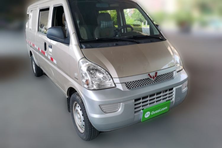 Used Wuling Rongguang 2019 1.5L Extended-Body Van Base Model with 5 Seats Front Right 45 Deg