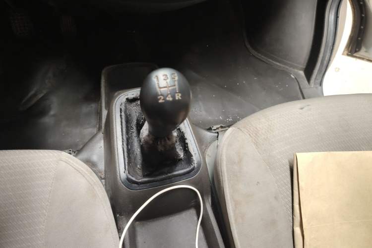 Used Wuling Rongguang 2019 1.2L S Van Standard Model with 5 Seats Gear Lever