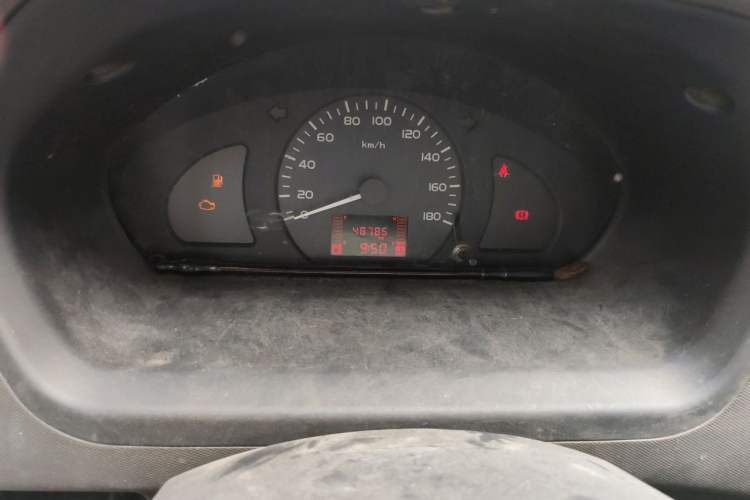 Used Wuling Rongguang 2019 1.2L S Base Model Odometer Close Up