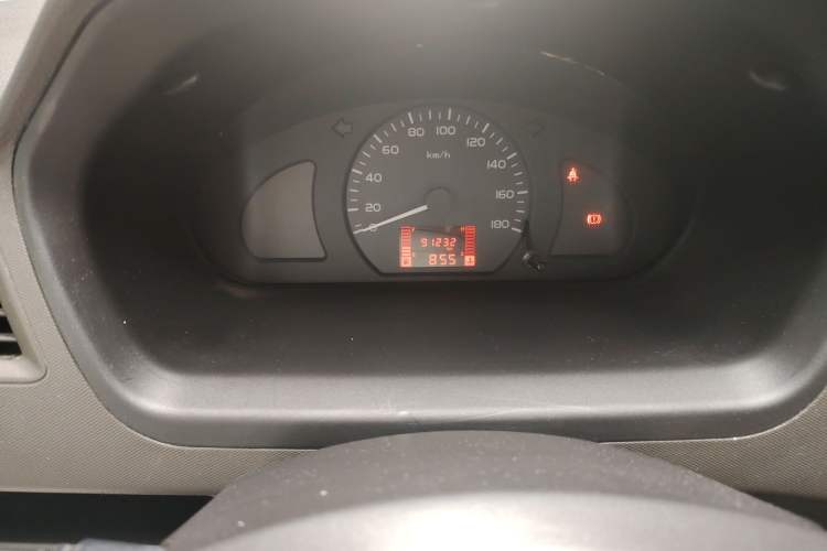 Used Wuling Rongguang 2019 1.2L S Van Standard Model with 5 Seats Odometer Close Up