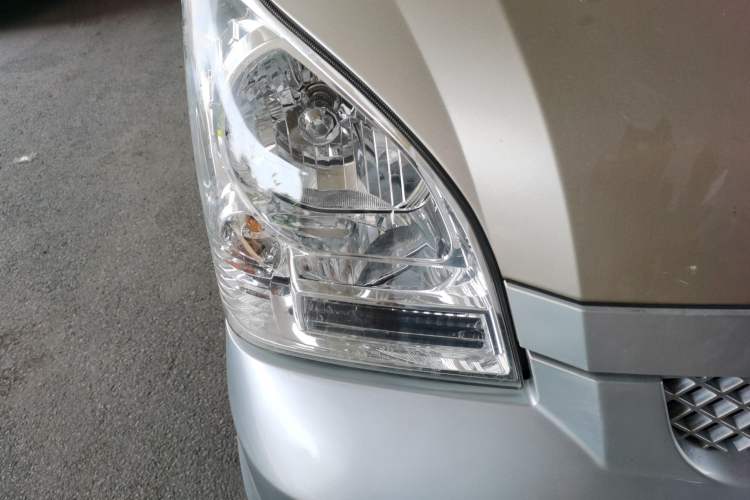 Used Wuling Rongguang 2019 1.5L Extended-Body Van Base Model with 5 Seats Right Front Headlight