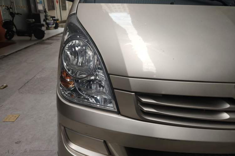 Used Wuling Rongguang 2019 1.2L S Van Standard Model with 5 Seats Right Front Headlight