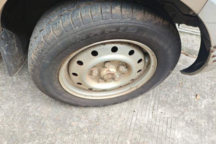 Used Wuling Rongguang 2019 1.5L Extended Basic Version Right Front Wheel Hub