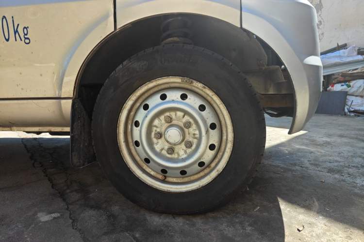 Used Wuling Rongguang 2019 1.5L Extended-Body Van Base Model with 2 Seats Right Front Wheel Hub