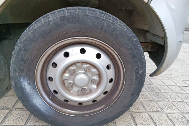 Used Wuling Rongguang 2019 1.5L Extended-Body Van Base Model with 2 Seats Right Front Wheel Hub