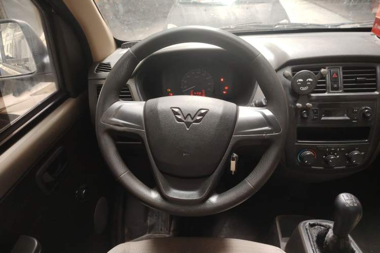 Used Wuling Rongguang 2019 1.2L S Van Standard Model with 5 Seats Steering Wheel